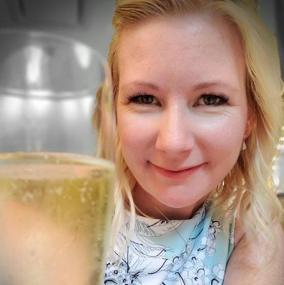 Meet your Posher, Zena - Picture 2 of 6